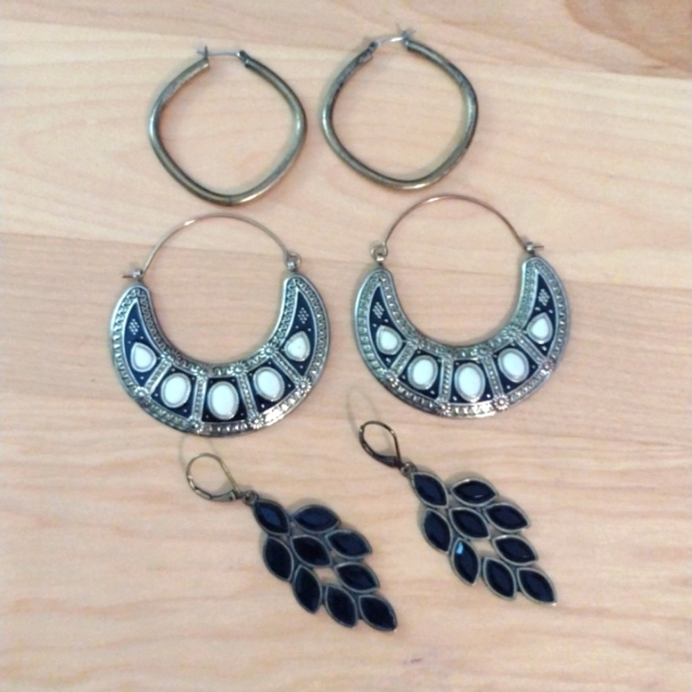 3 pairs costume earrings